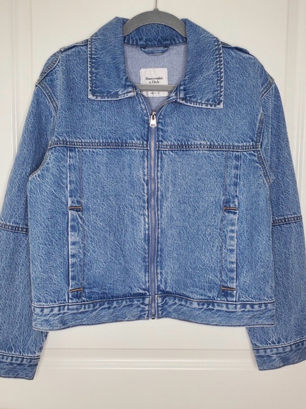 NWT Abercrombie & Fitch Blue Medium Wash Zip Front Denim Jacket - Picture 2 of 6
